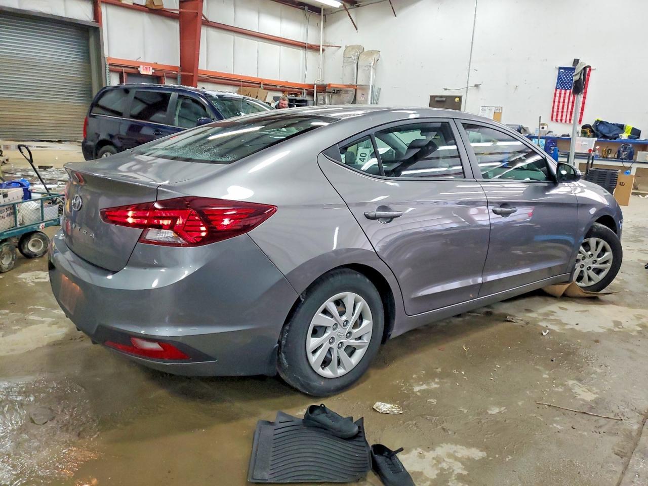 2020 Hyundai Elantra Se - Фото 3