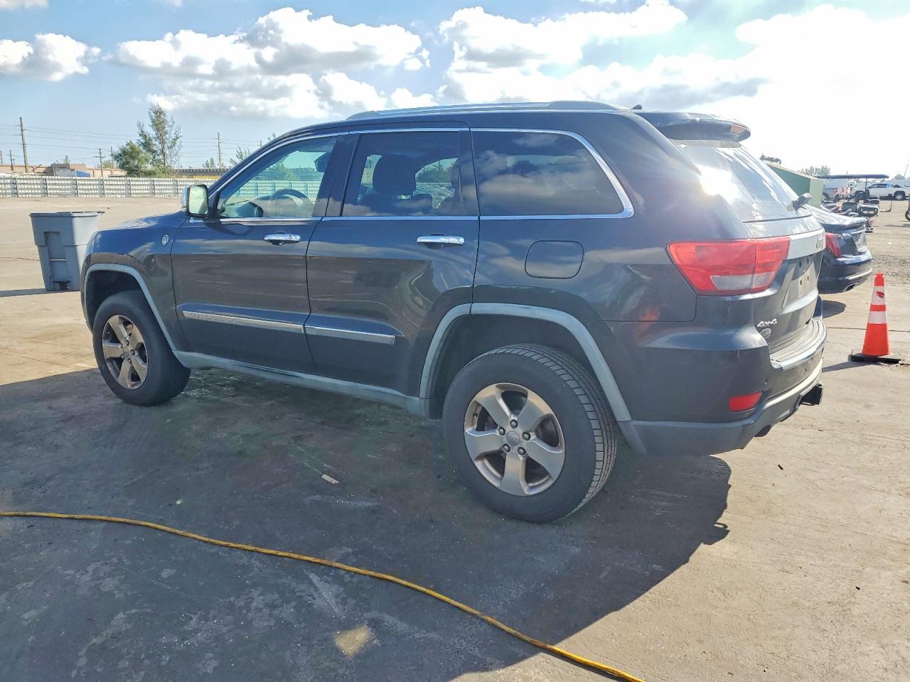 2011 Jeep Grand Cherokee Overland - Image 2
