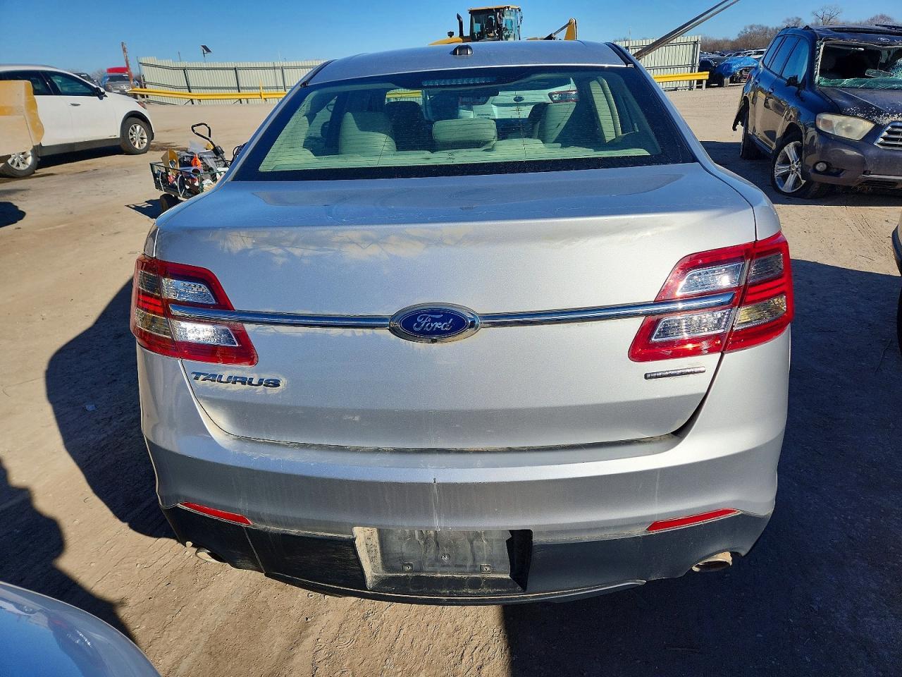 2017 Ford Taurus Se - Фото 6