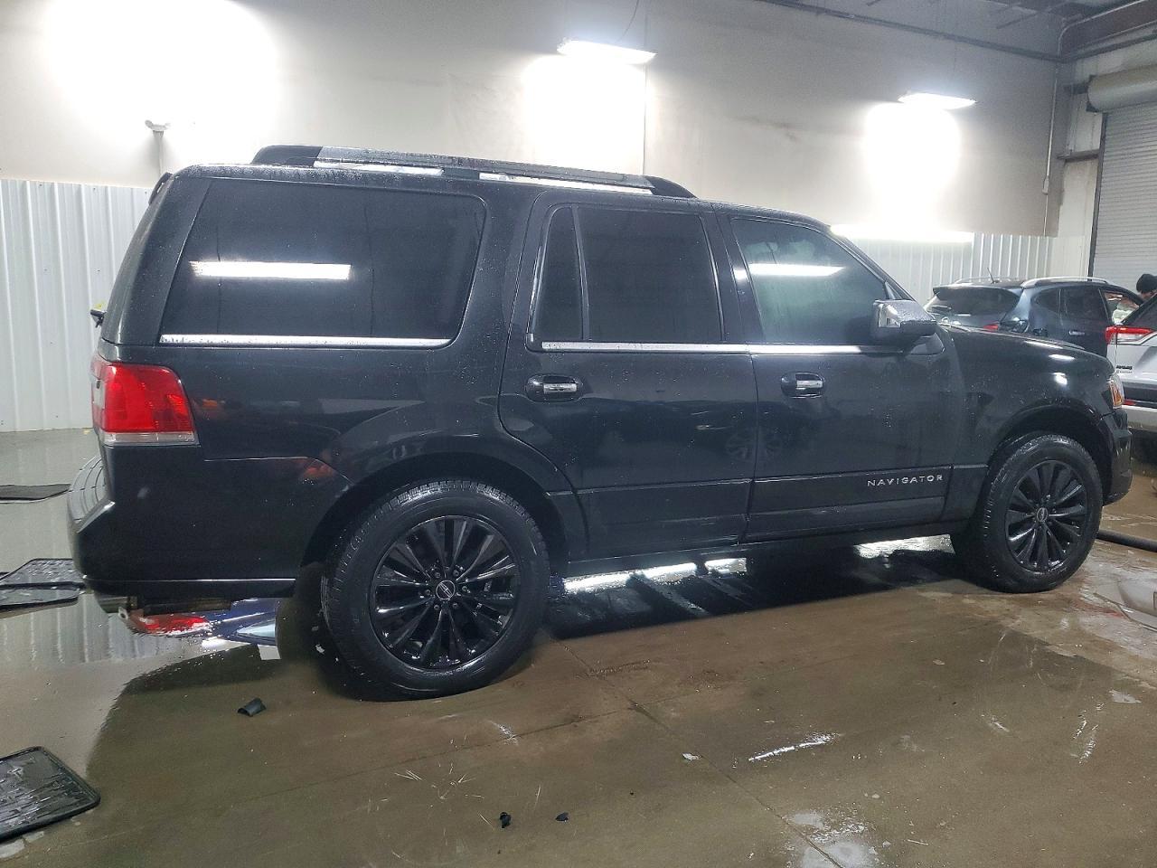 2015 Lincoln Navigator - Image 3