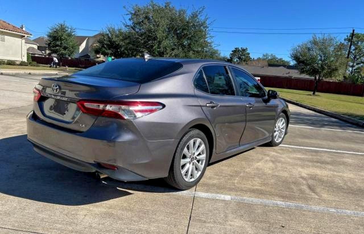 2020 Toyota Camry Le - Фото 3
