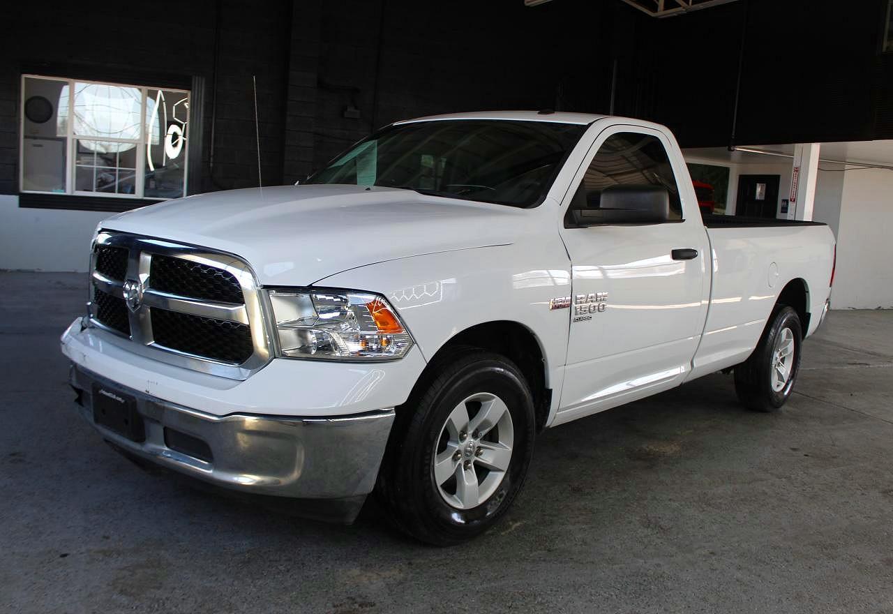 2019 Ram 1500 Classic Tradesman - Фото 2