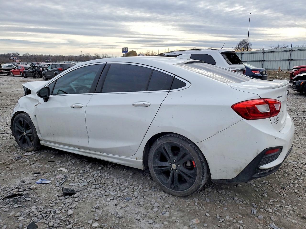 2017 Chevrolet Cruze Premier - Фото 2