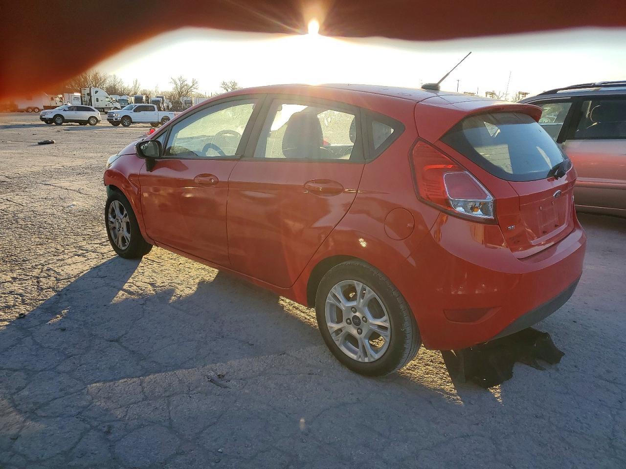 2015 Ford Fiesta Se - Image 2