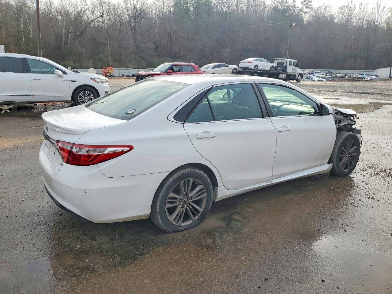 2015 Toyota Camry Le - Image 3