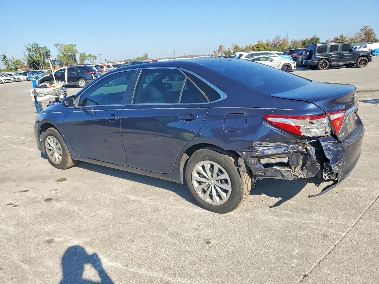 2017 Toyota Camry Le - Фото 2