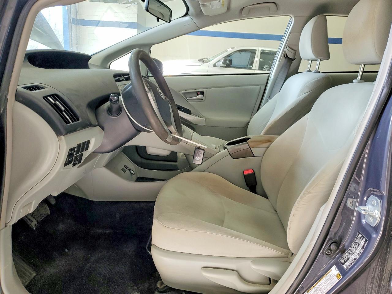2013 Toyota Prius - Image 7