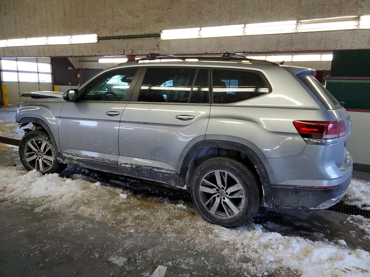 2022 Volkswagen Atlas Se - Image 2