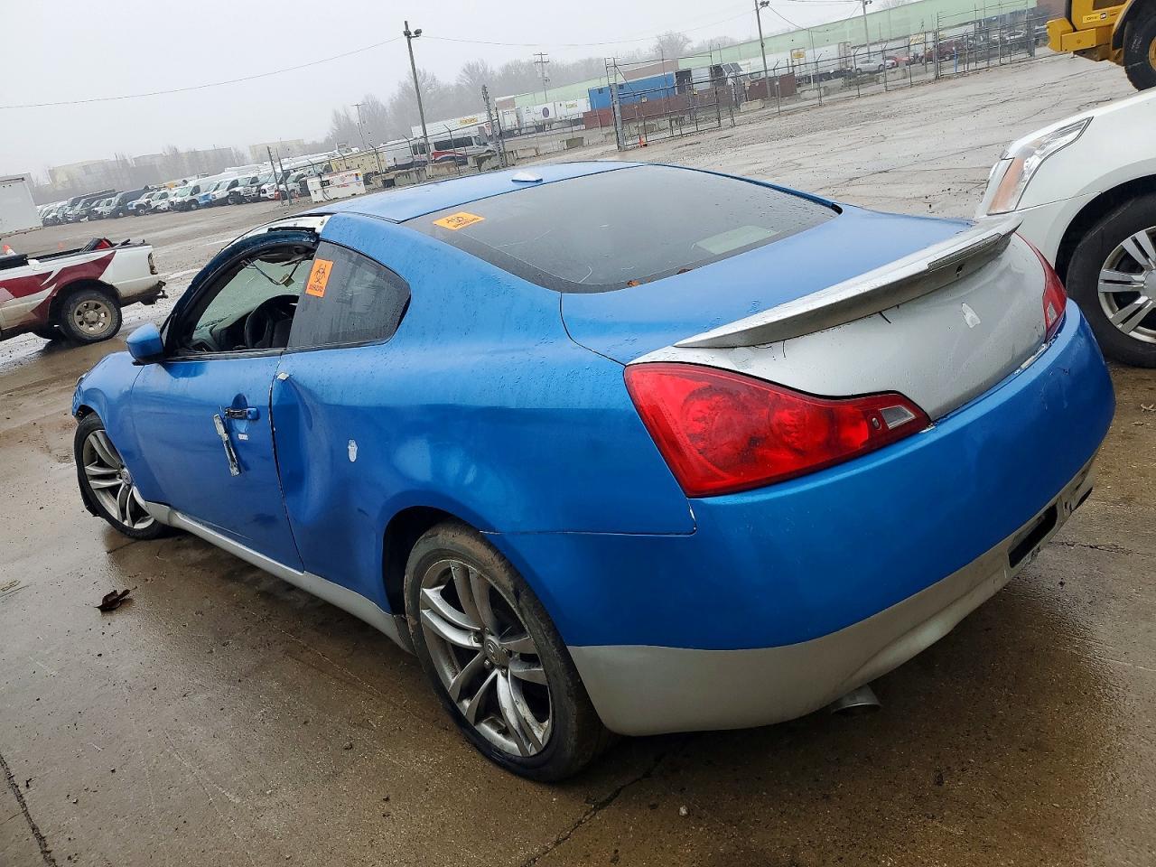 2011 Infiniti G37 Base - Image 2