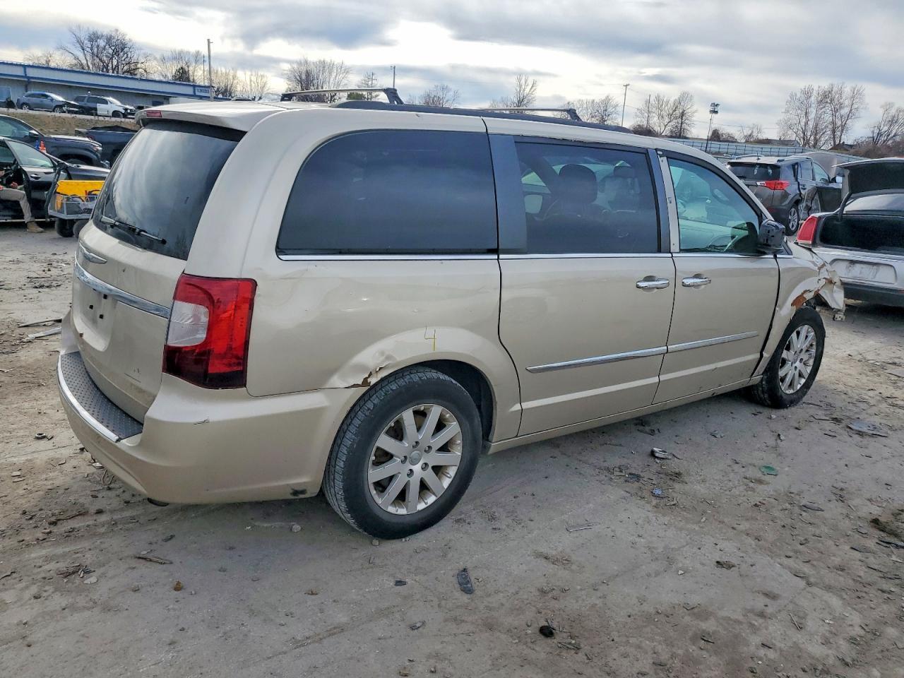 2015 Chrysler Town & Country Touring - Фото 3