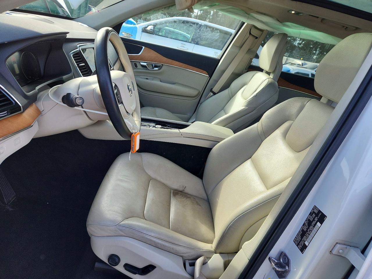 2022 Volvo Xc90 T6 Momentum - Image 7
