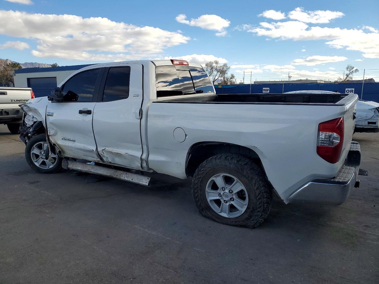 2017 Toyota Tundra Sr5 - Image 2