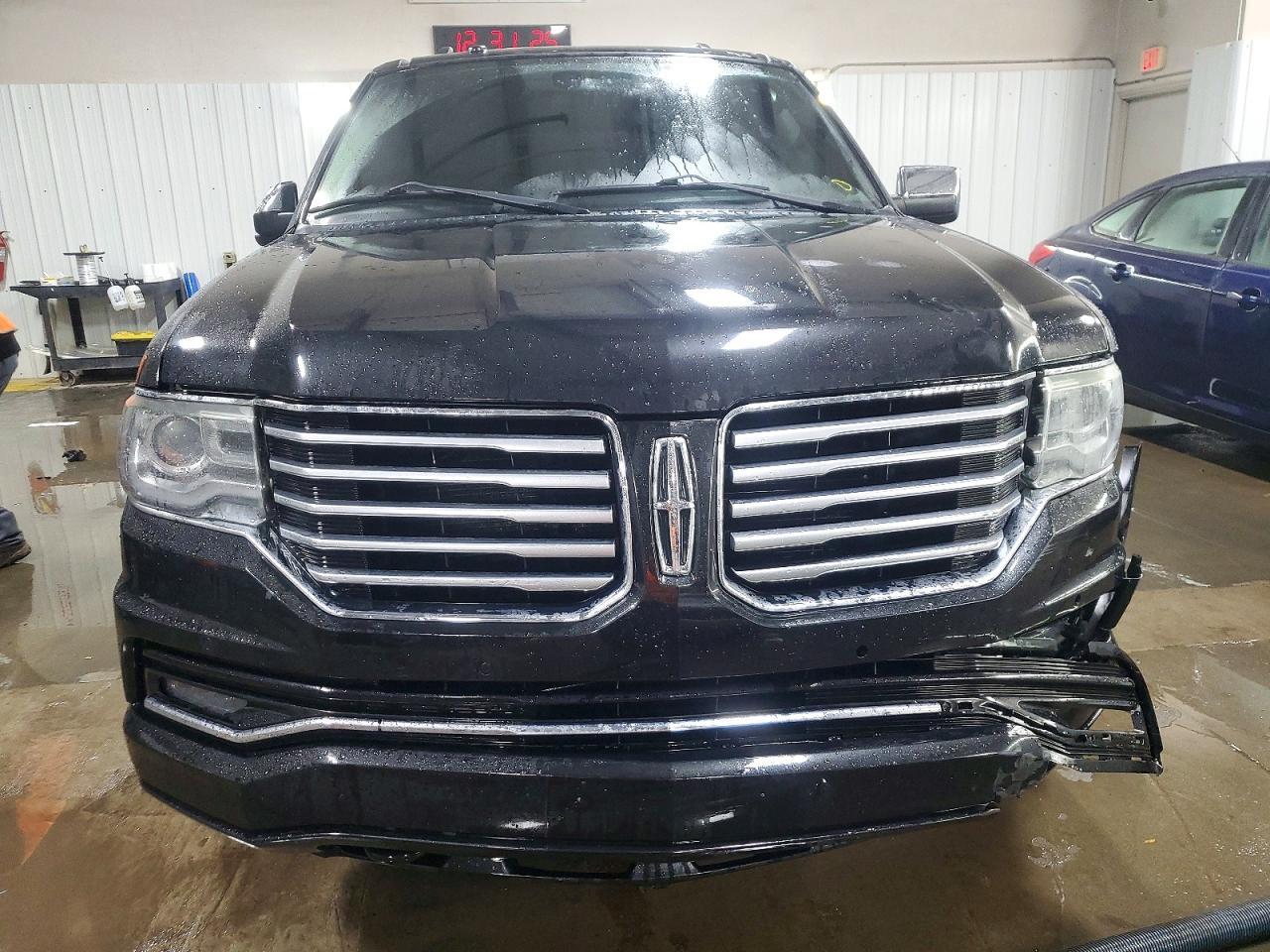 2015 Lincoln Navigator - Image 5