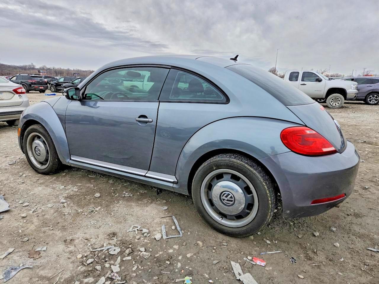 2012 Volkswagen Beetle - Фото 2