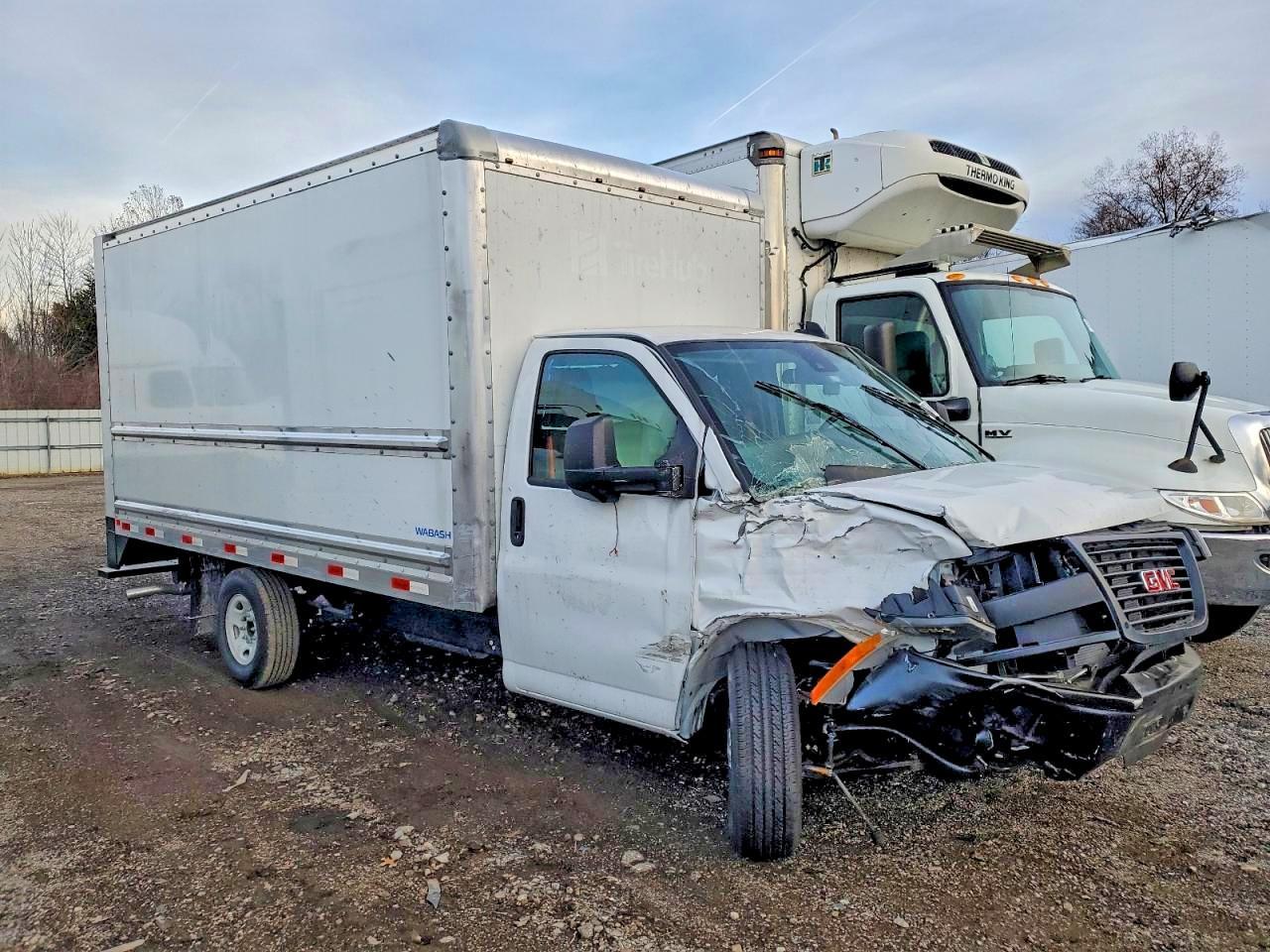 2025 GMC Savana Box Truck - Фото 4