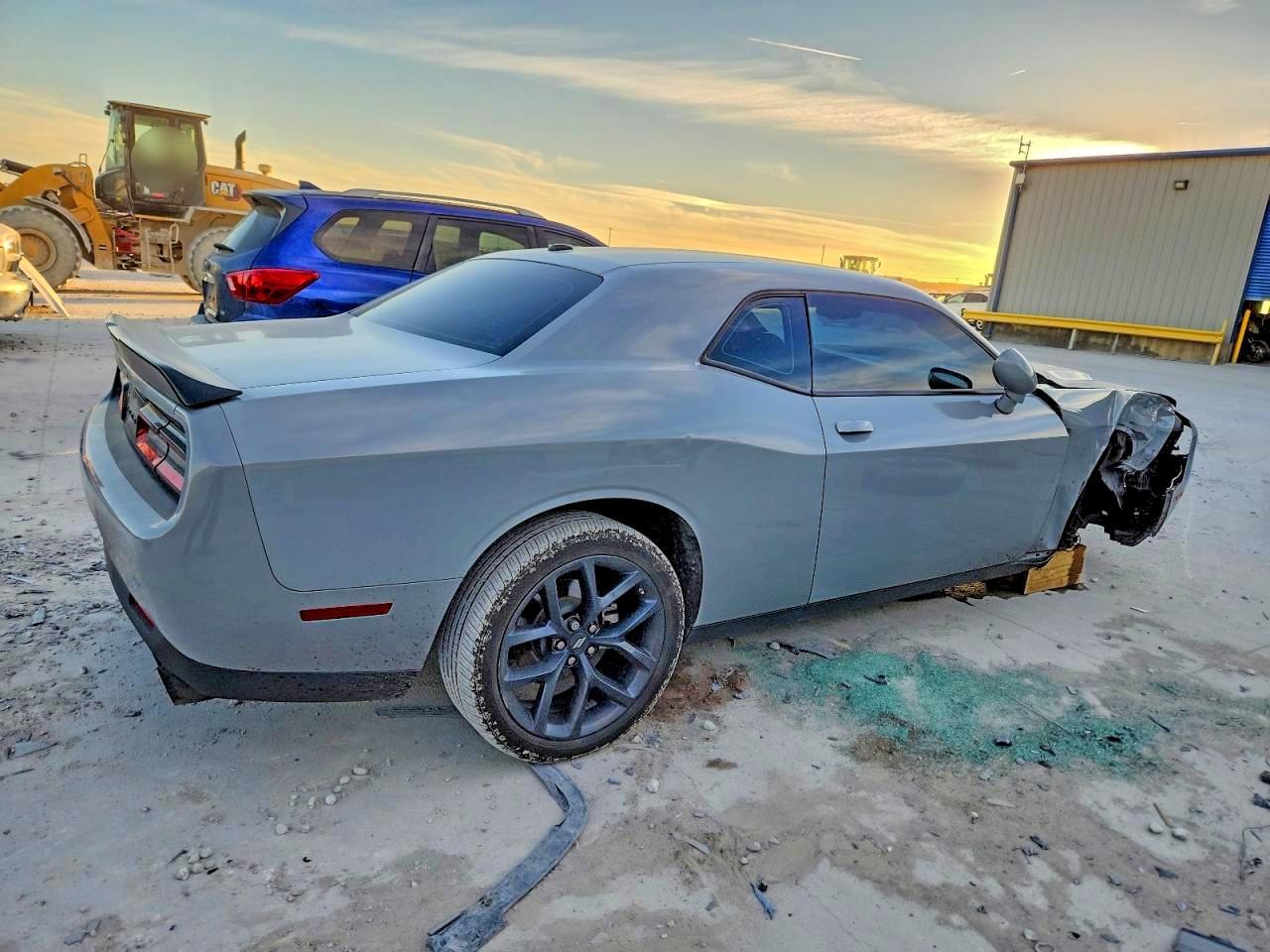 2022 Dodge Challenger Sxt - Фото 3