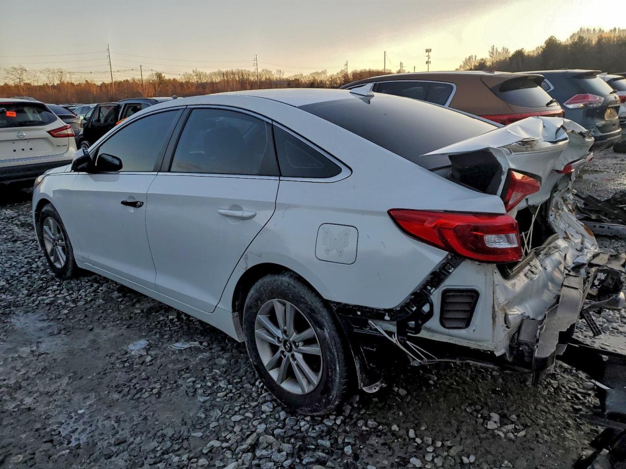 2017 Hyundai Sonata Se - Фото 2