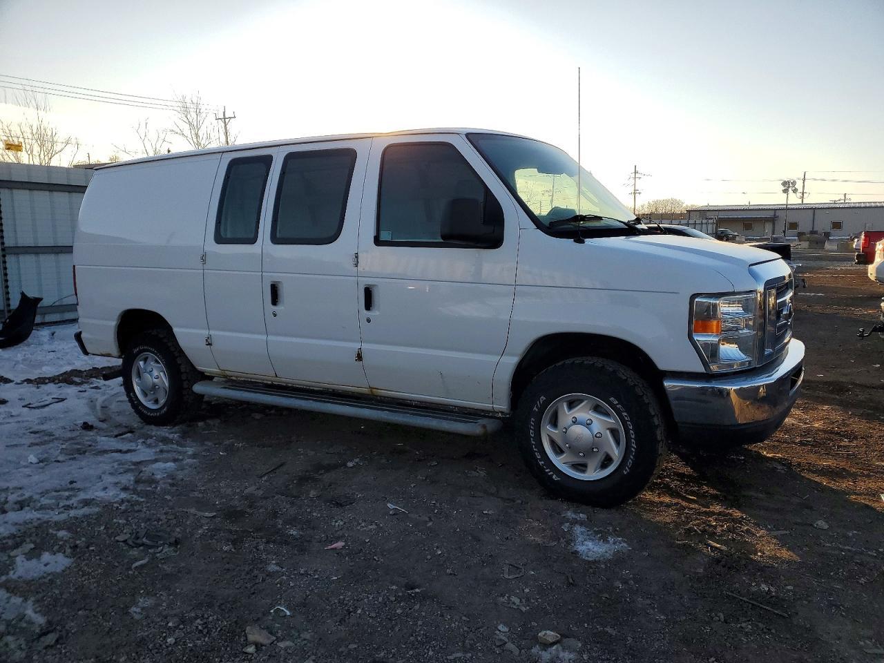 2013 Ford Econoline E250 Van - Фото 4