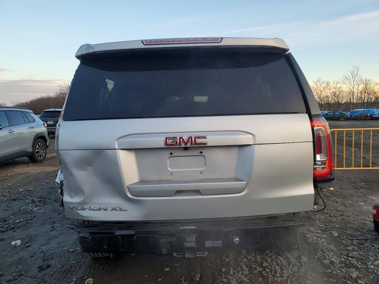 2019 GMC Yukon Xl C1500 Slt - Image 6