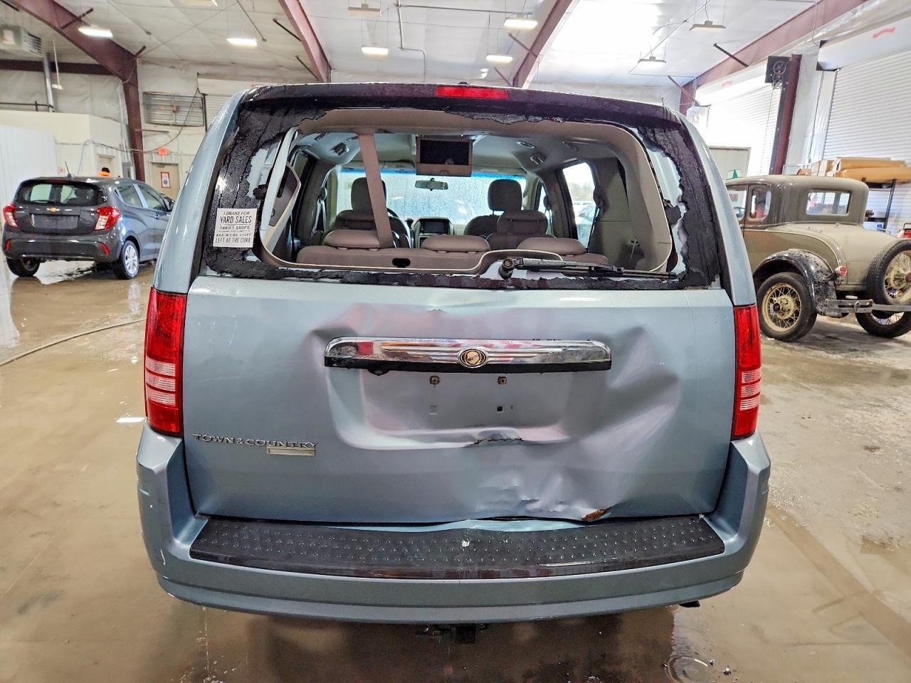 2008 Chrysler Town & Country Touring - Image 6