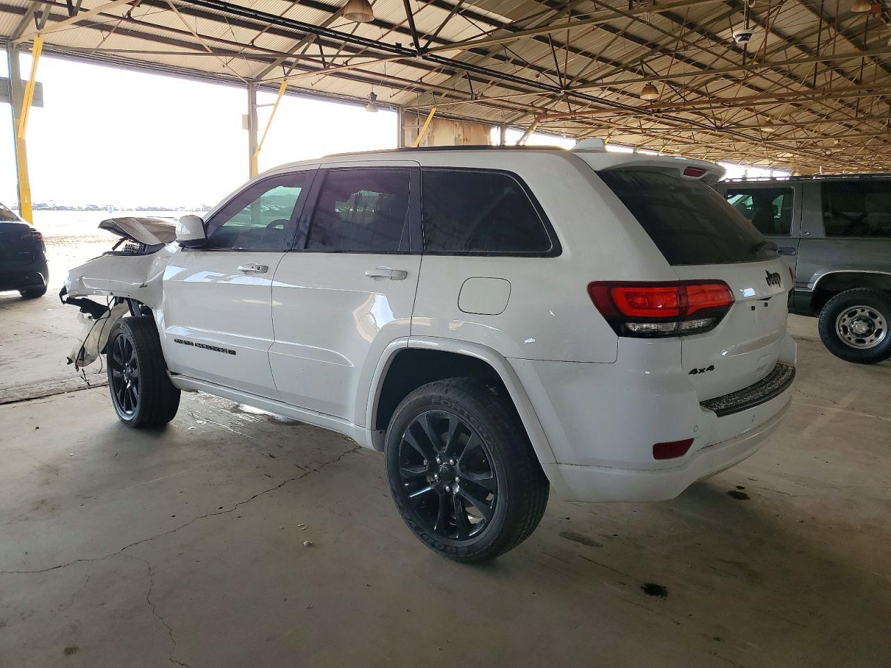 2022 Jeep Grand Cherokee Laredo E - Фото 2