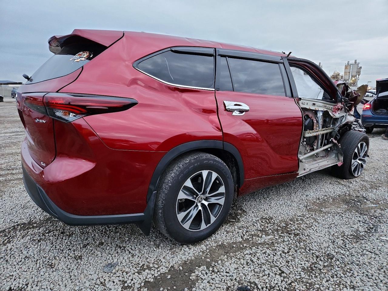2025 Toyota Highlander Hybrid Xle - Image 3