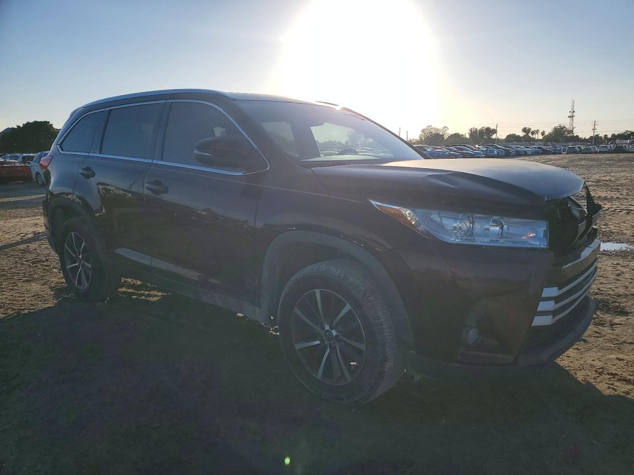 2019 Toyota Highlander Se - Image 4