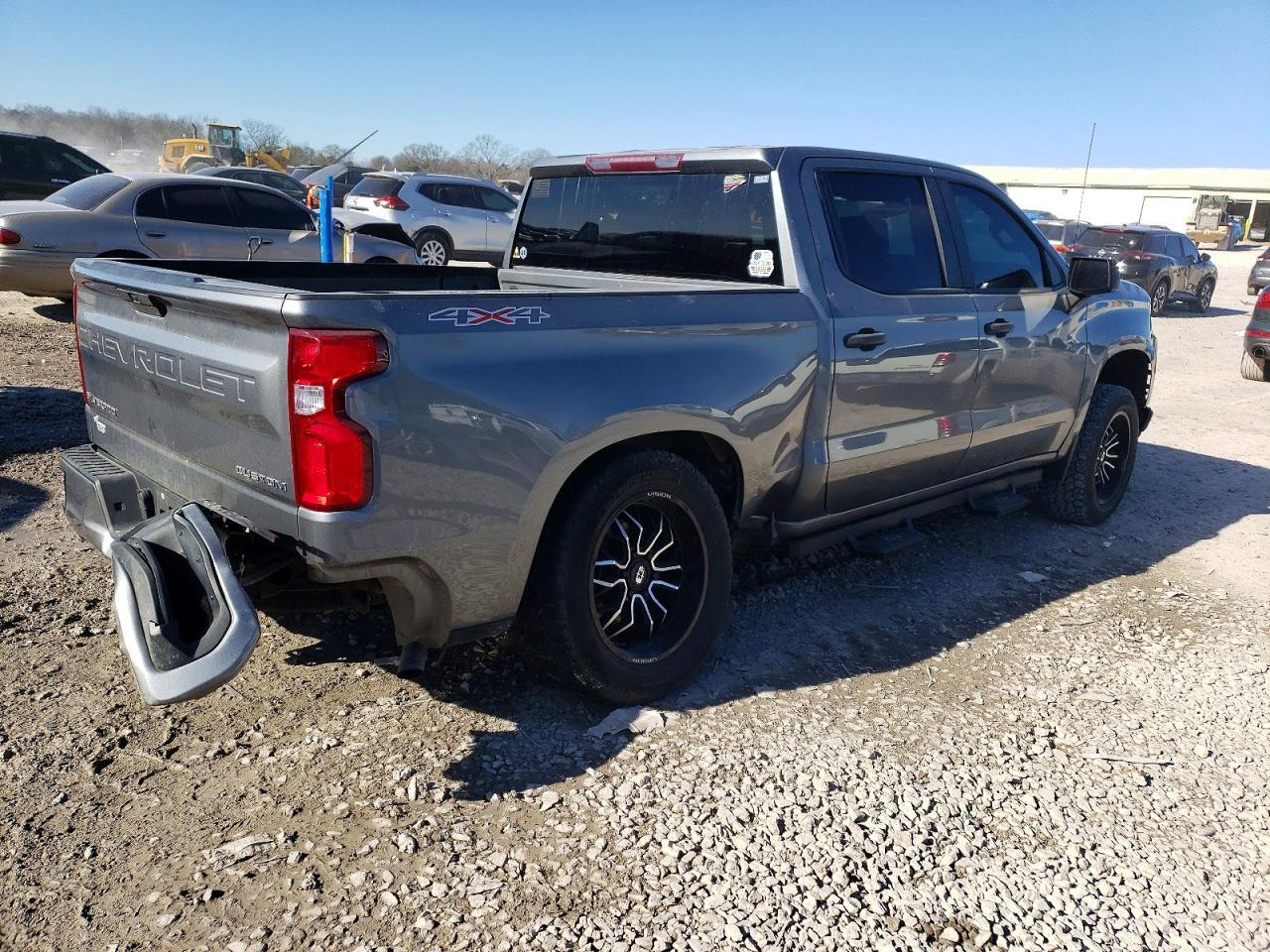 2020 Chevrolet Silverado K1500 Custom - Фото 3