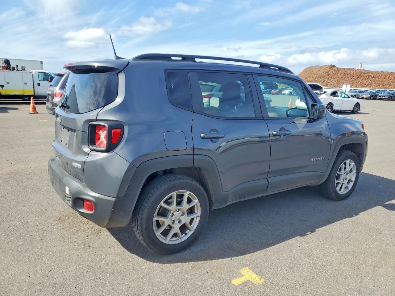 2021 Jeep Renegade Latitude - Image 3