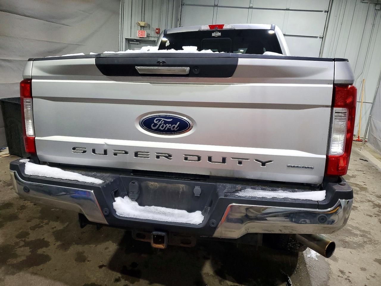 2017 Ford F350 Super Duty - Фото 6