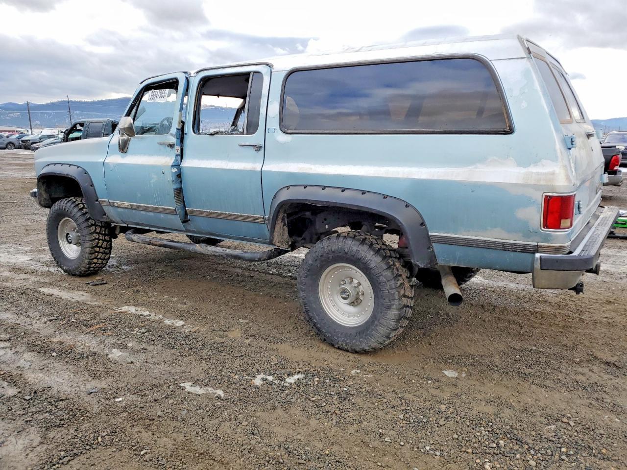1990 Chevrolet Suburban V2500 - Фото 2