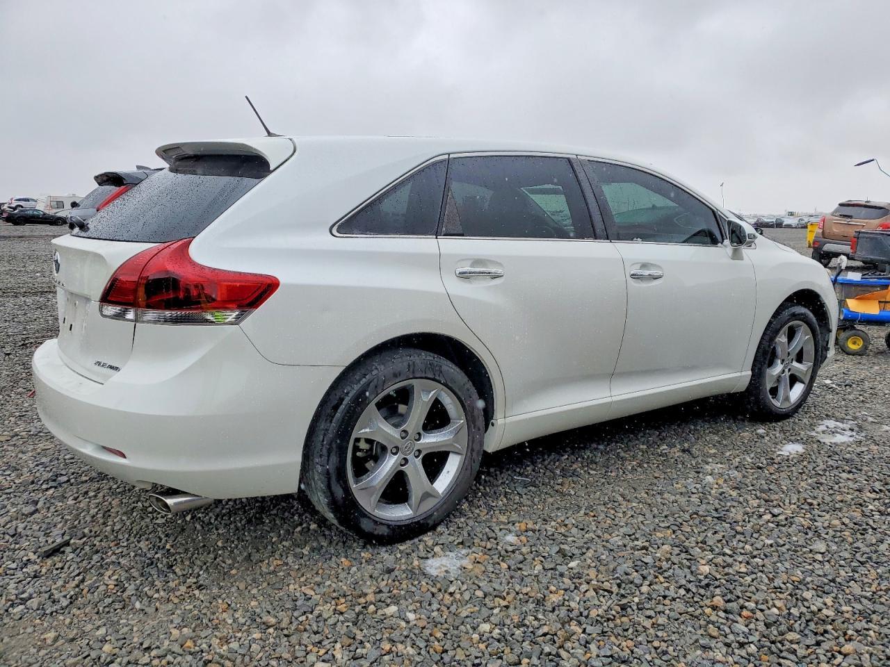2015 Toyota Venza Le - Image 3