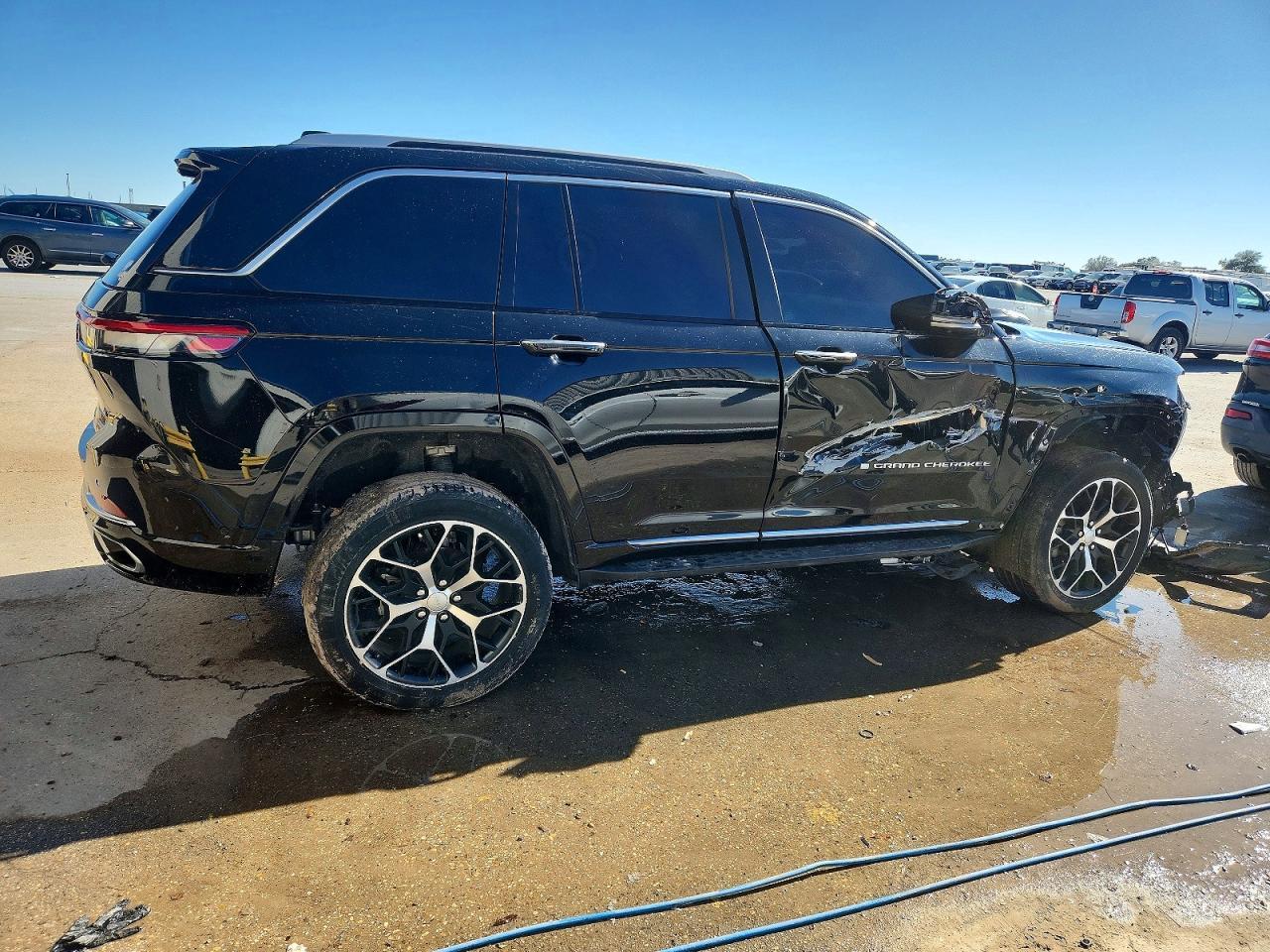 2023 Jeep Grand Cherokee Summit - Image 3