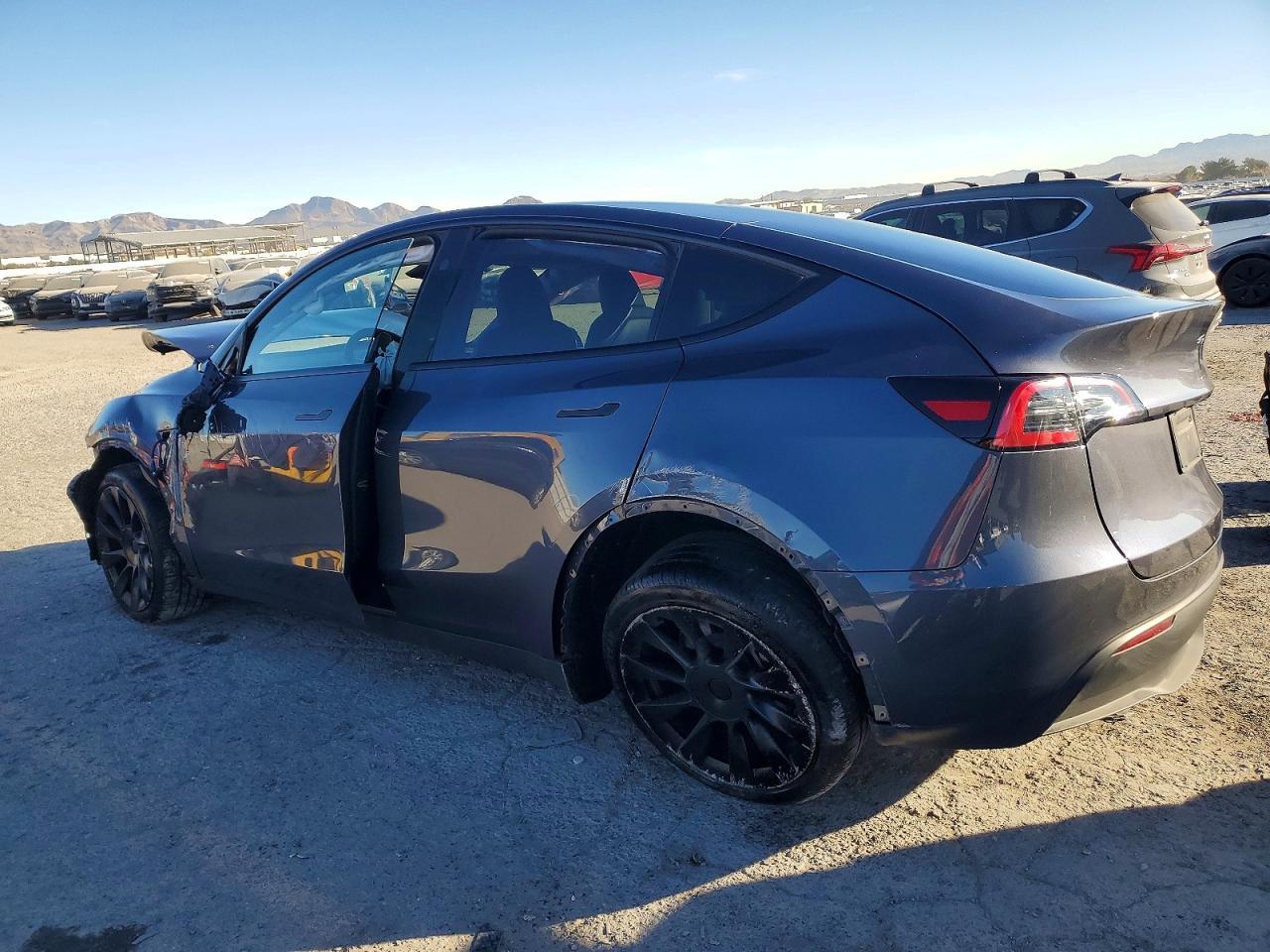 2023 Tesla Model Y - Фото 2