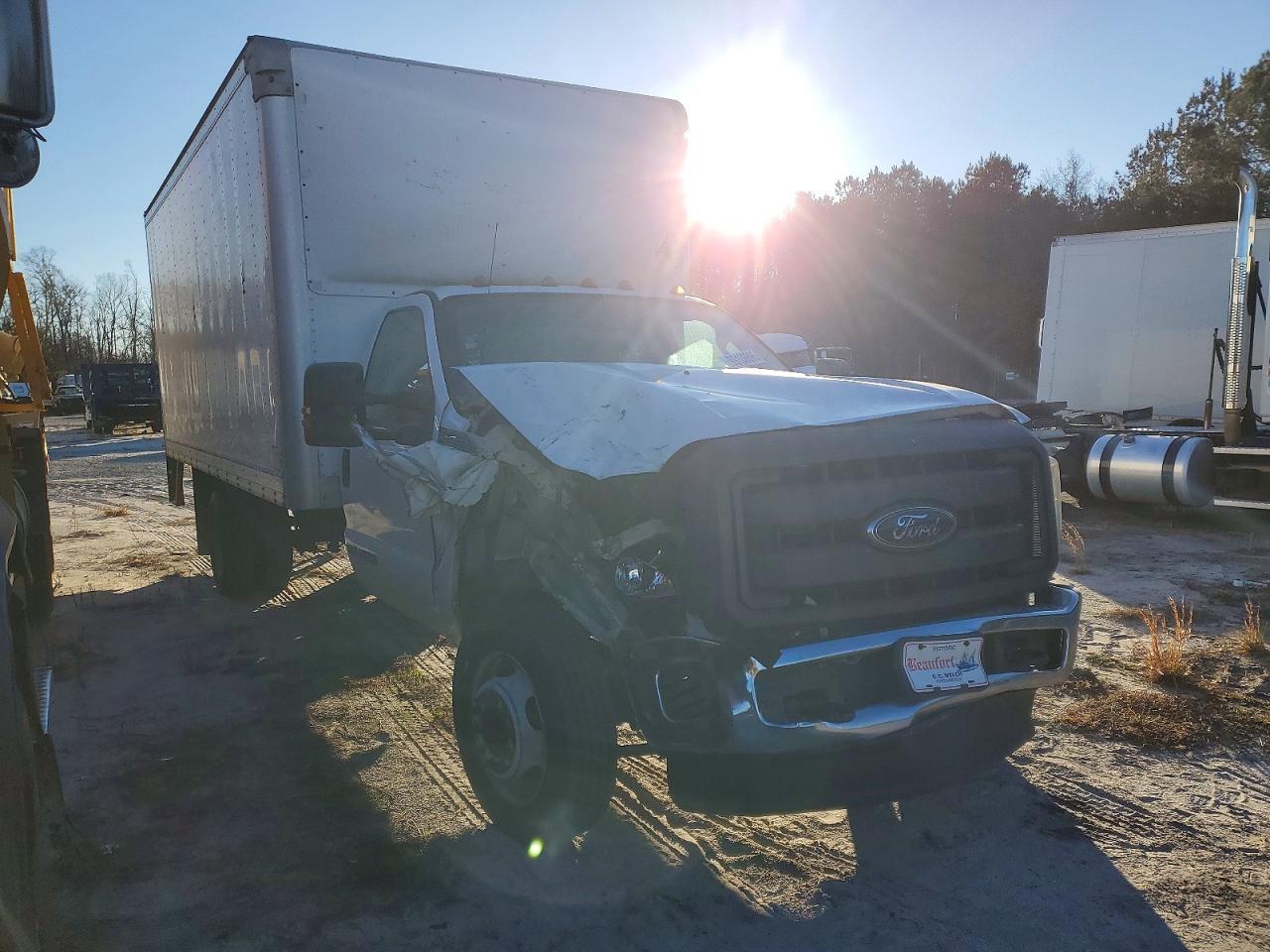 2016 Ford F550 Super Duty Box Truck - Фото 4