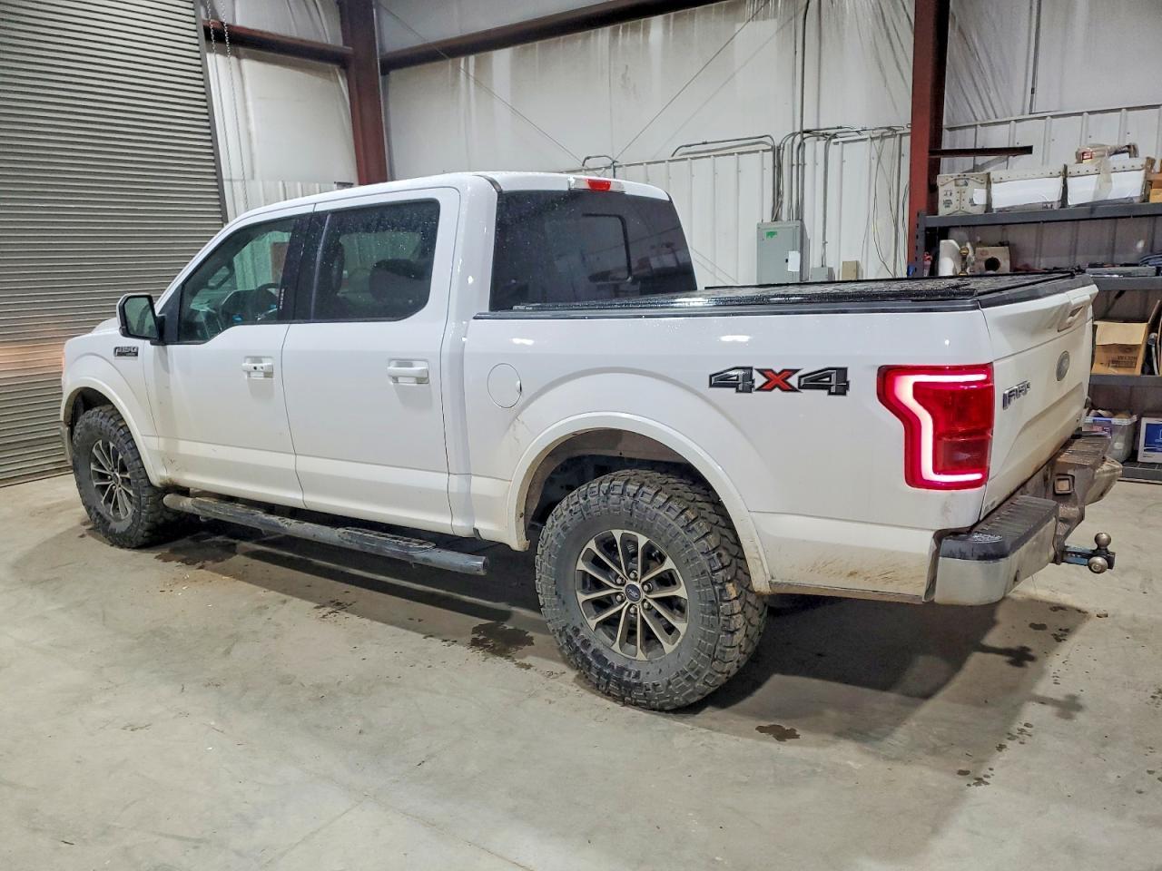 2015 Ford F150 Supercrew - Фото 2