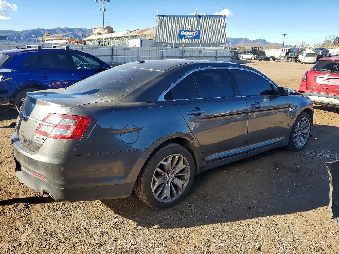 2015 Ford Taurus Limited - Image 3