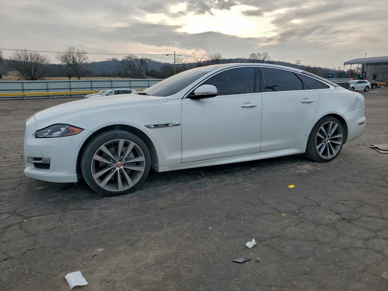 2019 Jaguar Xj R - Sport
