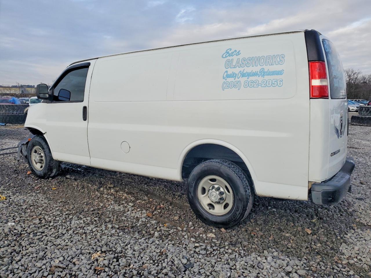 2017 Chevrolet Express G2500 Utility / Service Van - Фото 2