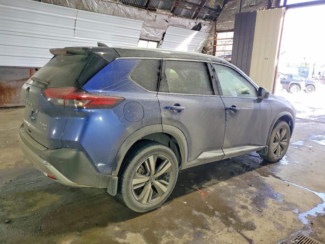 2023 Nissan Rogue Platinum - Фото 3