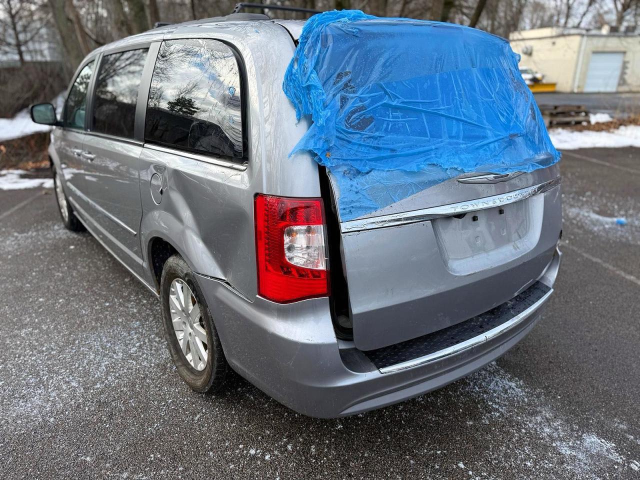 2013 Chrysler Town & Country Touring - Image 3