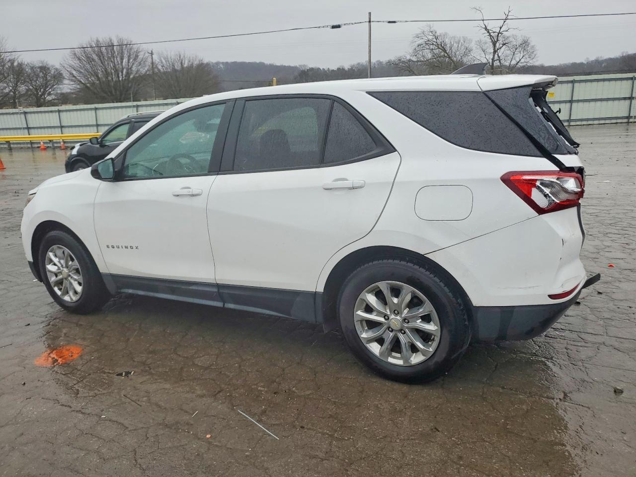 2020 Chevrolet Equinox Ls - Image 2