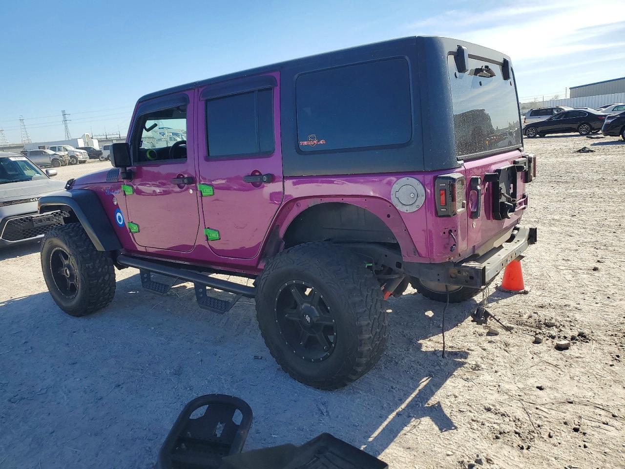 2015 Jeep Wrangler Unlimited Sahara - Image 2