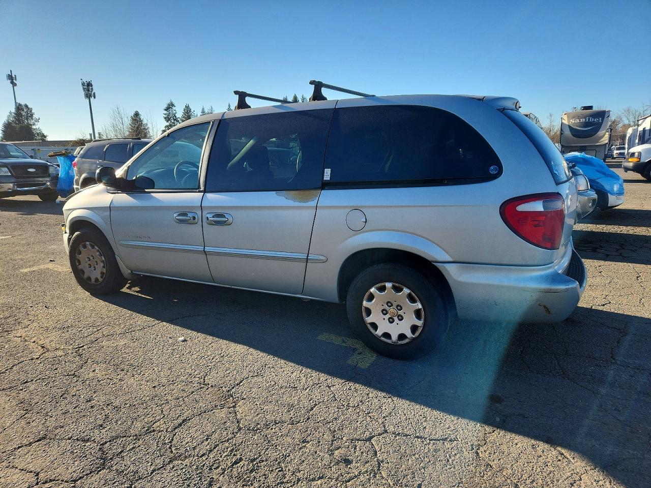 2001 Chrysler Town & Country Lx - Image 2