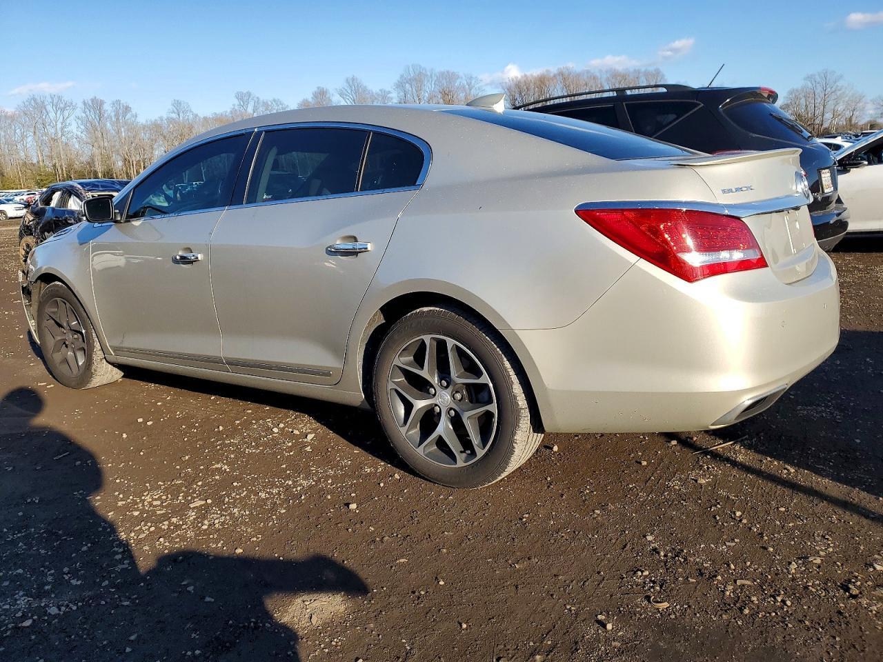 2016 Buick Lacrosse Sport Touring - Фото 2