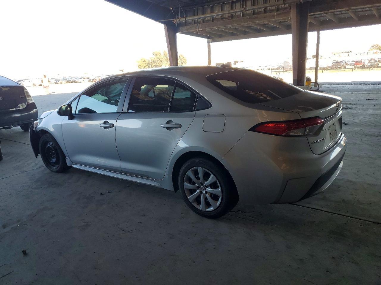 2021 Toyota Corolla Le - Фото 2