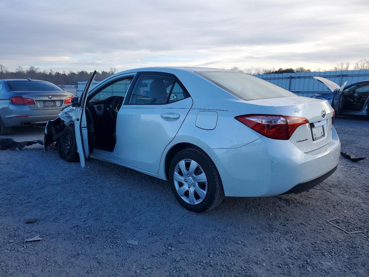 2017 Toyota Corolla L - Фото 2