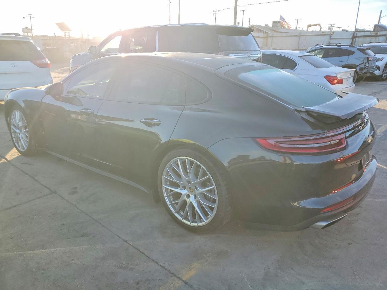 2017 Porsche Panamera 2 - Фото 2