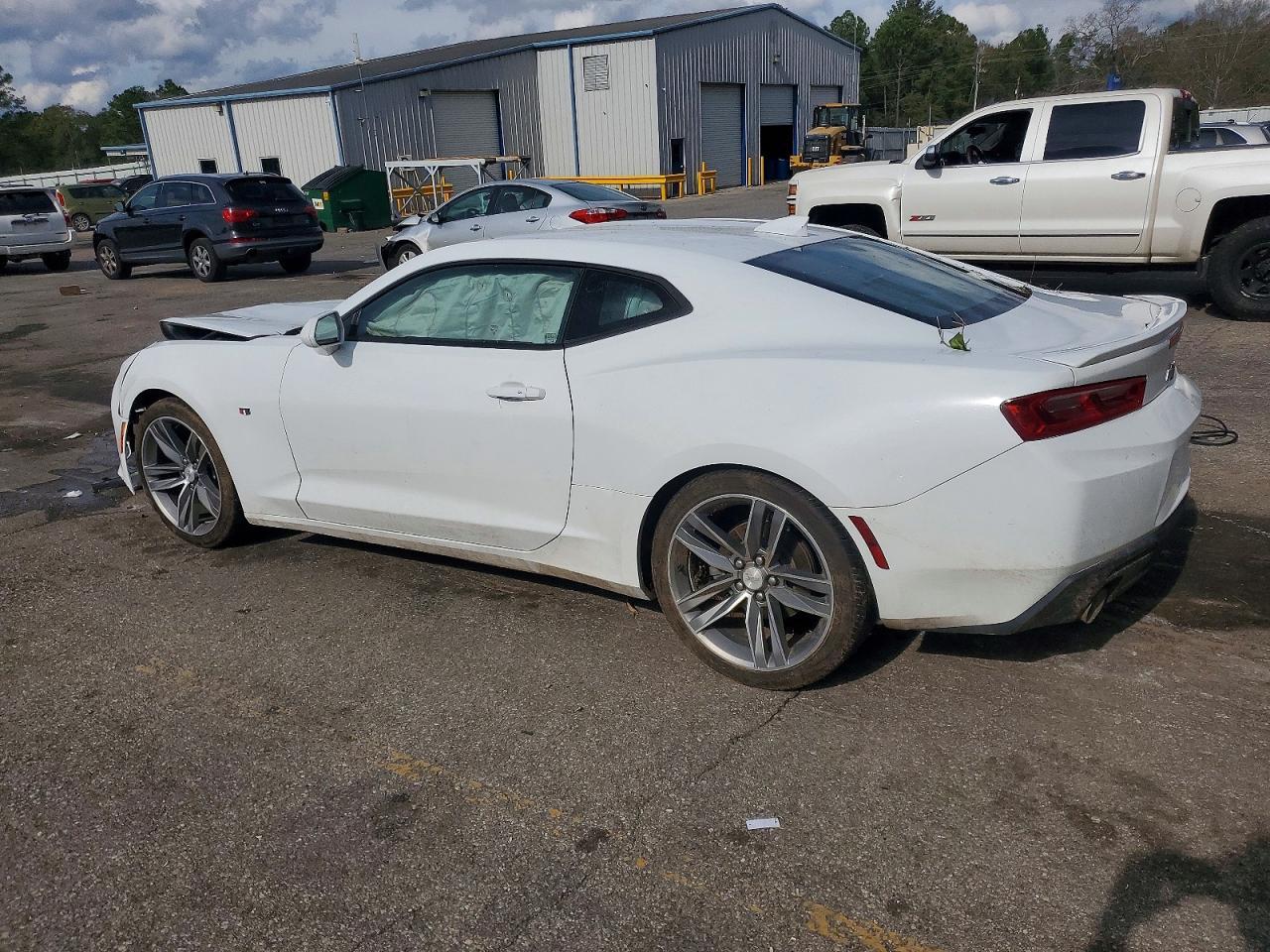 2017 Chevrolet Camaro Lt - Image 2