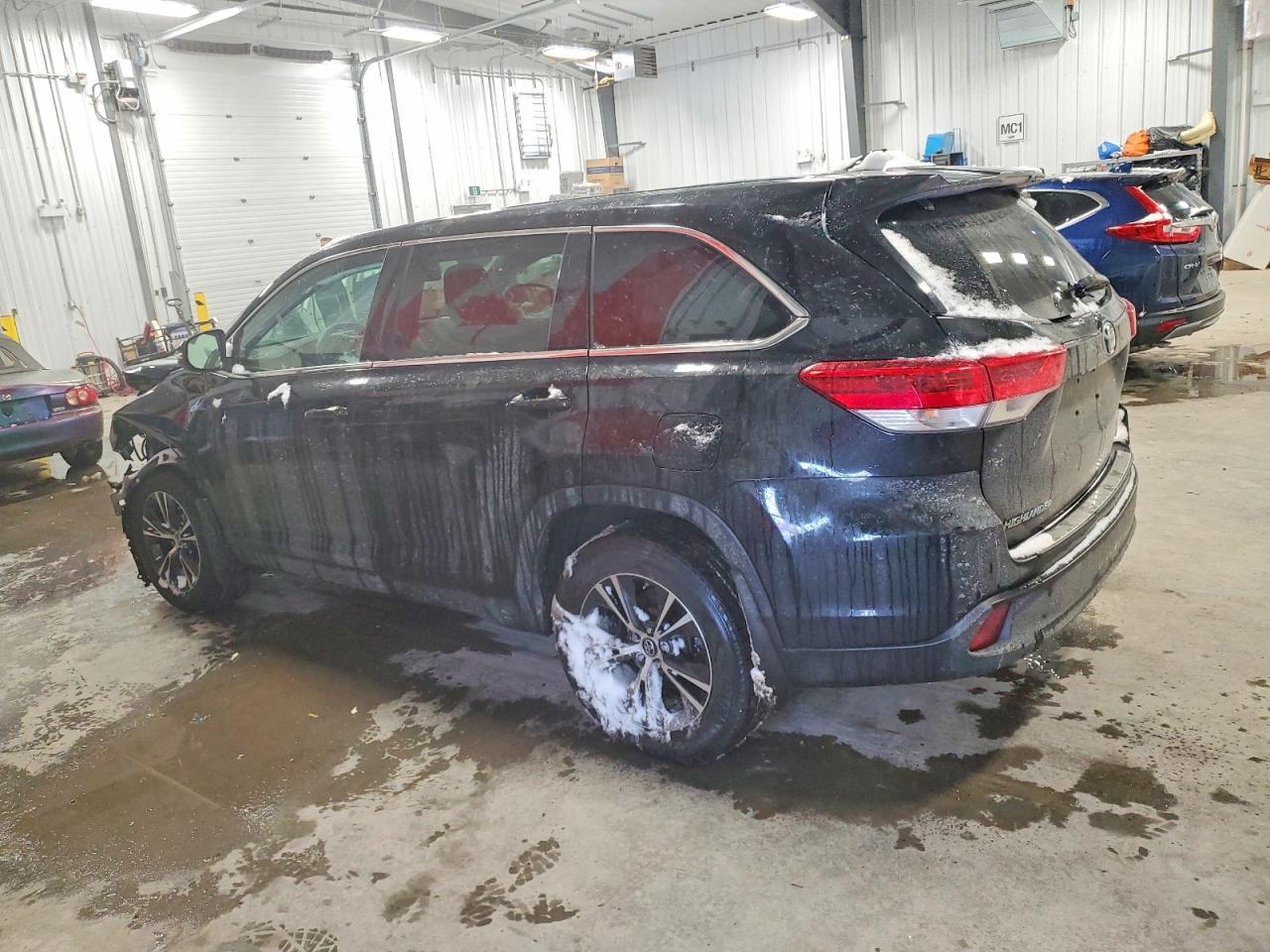 2018 Toyota Highlander Le - Image 2